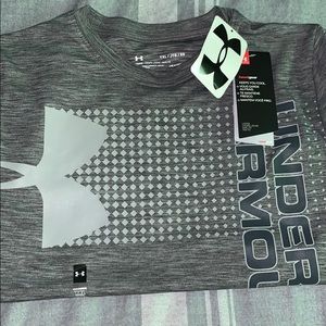 Boys UA Under Armour heat gear shirt. Size YXL